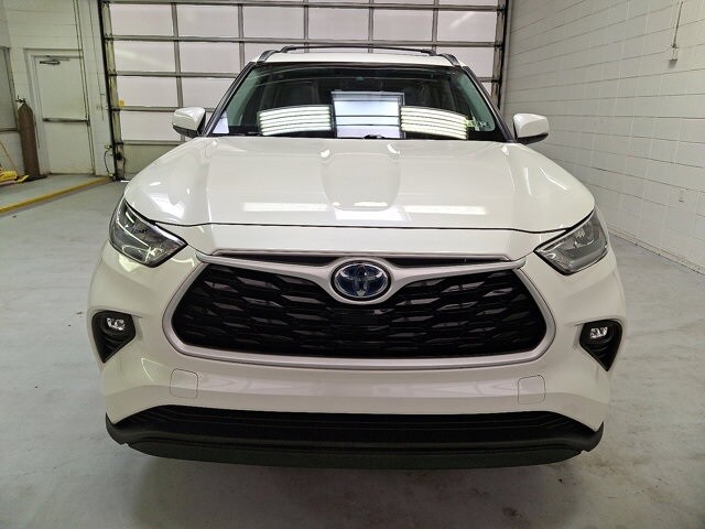 2020 Toyota Highlander Hybrid XLE photo 2