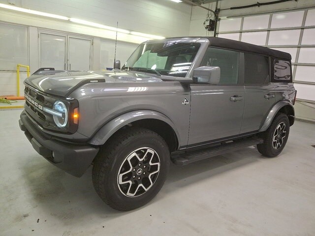 2024 Ford Bronco Outer Banks photo 3