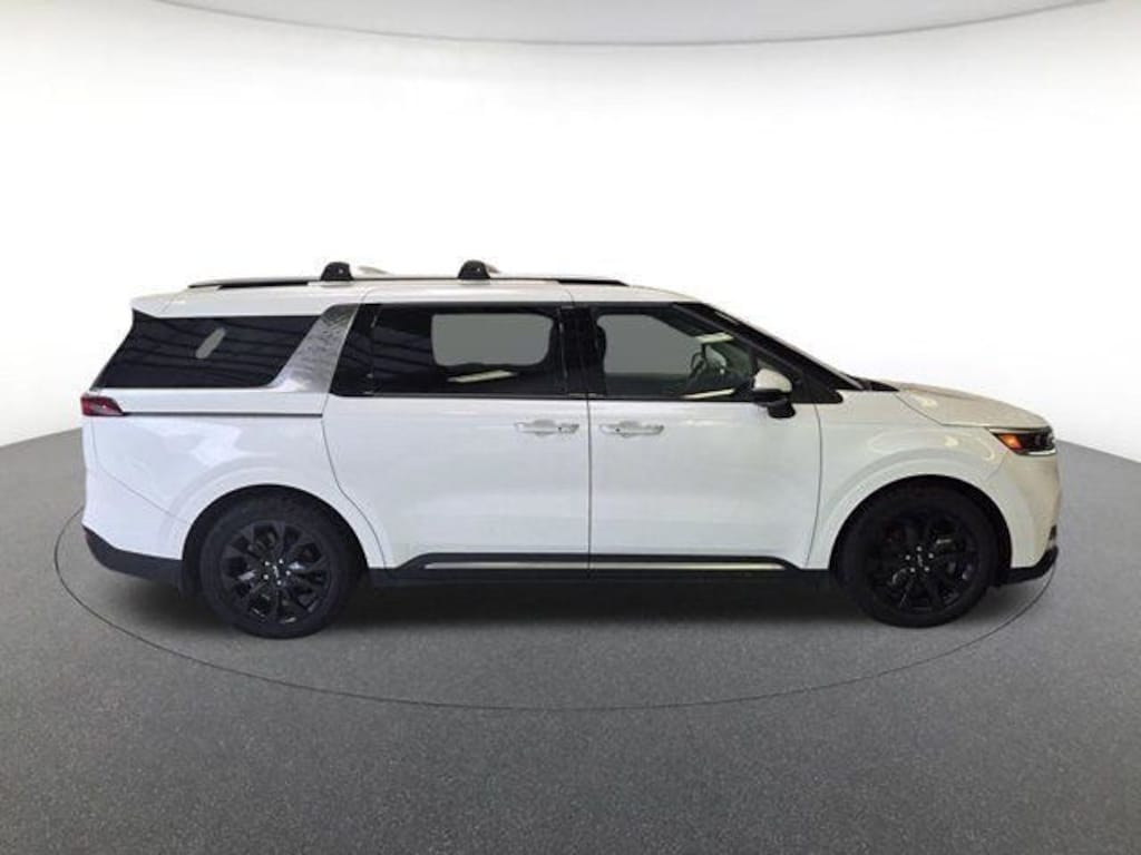 Used 2024 Kia Carnival SX Minivan/Van