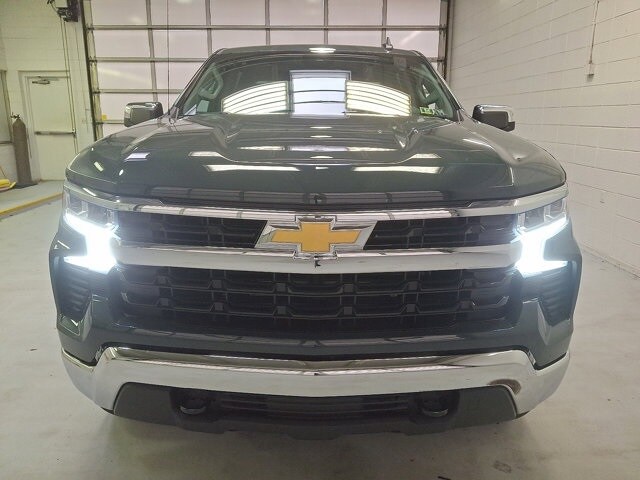 2025 Chevrolet Silverado 1500 LT photo 2