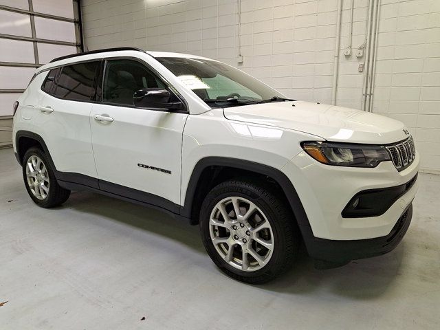 2023 Jeep Compass Latitude Lux 4X4's photo