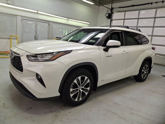 2020 Toyota Highlander Hybrid XLE photo 3