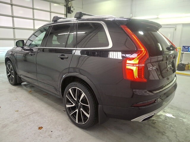 2021 Volvo XC90 T6 Momentum photo 4