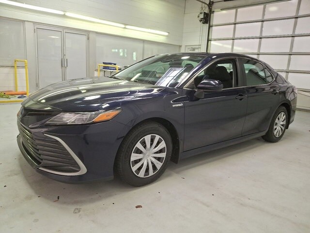 2021 Toyota Camry Hybrid LE photo 3