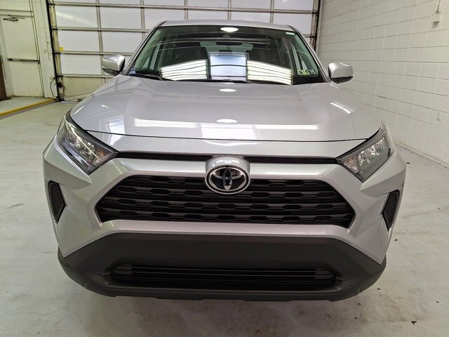 2022 Toyota RAV4 LE photo 2