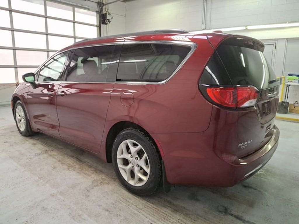 Used 2017 Chrysler Pacifica Touring L Minivan/Van