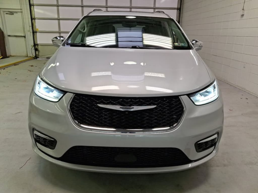 Used 2022 Chrysler Pacifica Limited Minivan/Van