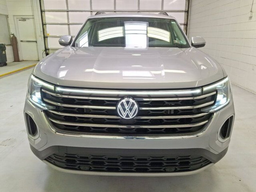Used 2025 Volkswagen Atlas 2.0T SE w/Technology SUV