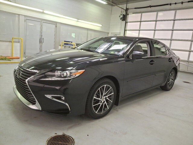 2017 Lexus ES 350 photo 2