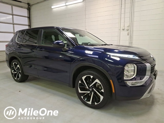 2024 Mitsubishi Outlander SE's photo