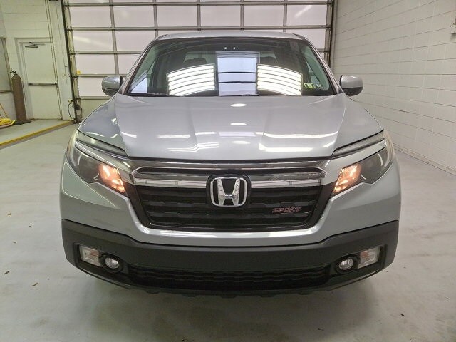 2019 Honda Ridgeline Sport photo 2