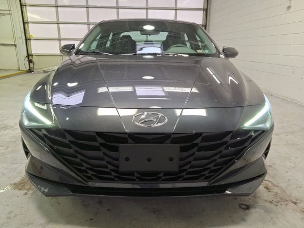 Used 2021 Hyundai Elantra SE Sedan