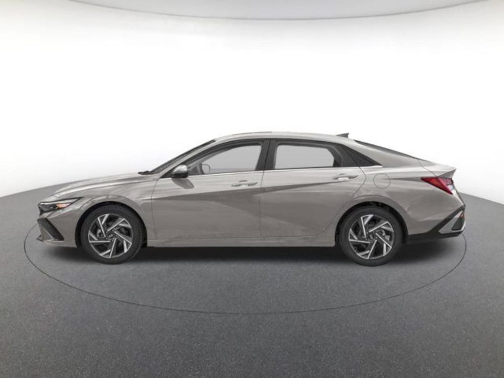 Used 2025 Hyundai Elantra Limited Sedan