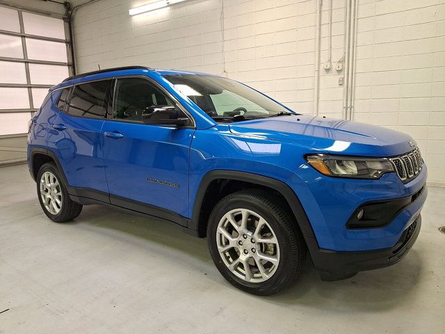 2023 Jeep Compass Latitude Lux 4X4's photo