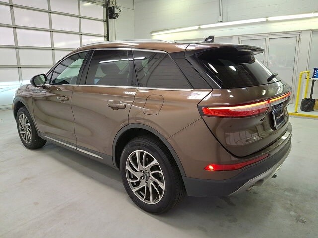 2022 Lincoln Corsair Standard photo 4