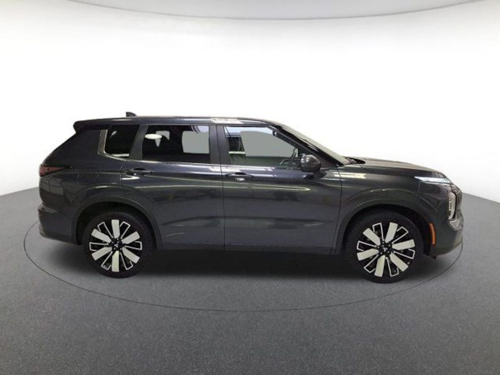 Used 2025 Mitsubishi Outlander SE SUV