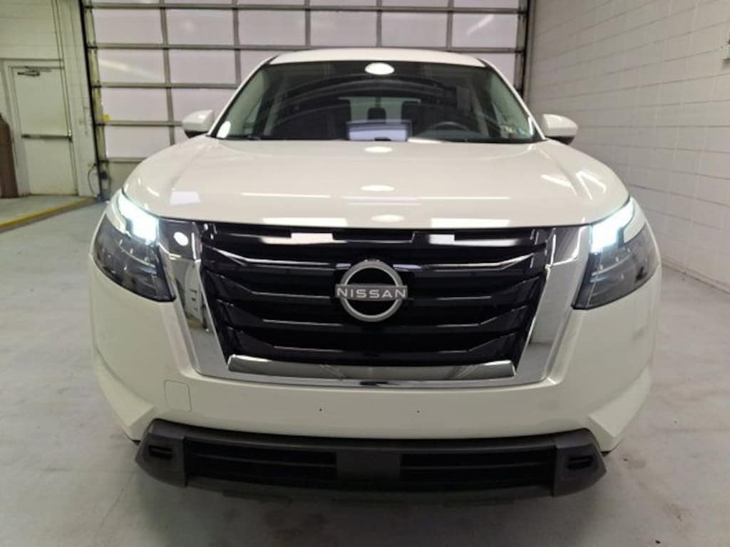 Used 2025 Nissan Pathfinder SV SUV