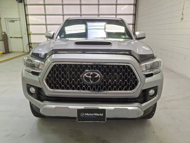 2019 Toyota Tacoma TRD Sport photo 2