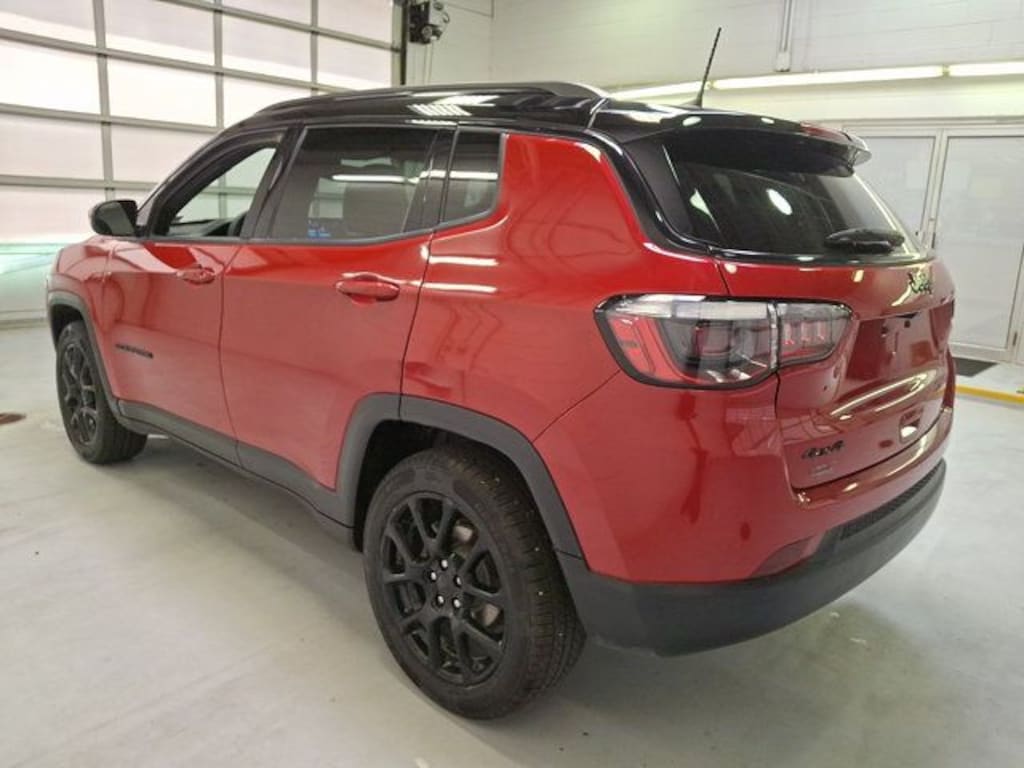 Used 2023 Jeep Compass Latitude SUV