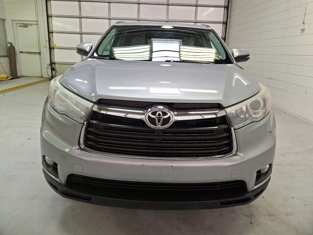 2016 Toyota Highlander XLE photo 2