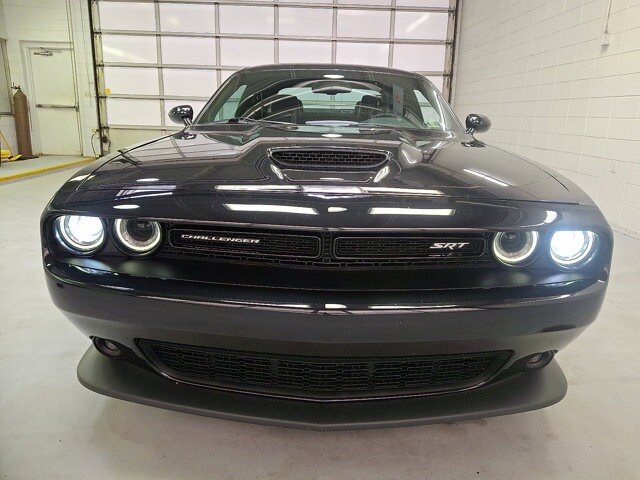 2015 Dodge Challenger SRT8 392 photo 2