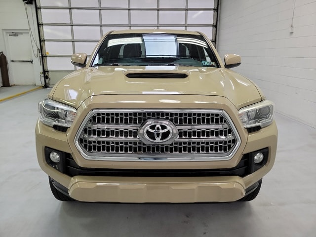 Used 2016 Toyota Tacoma TRD Sport with VIN 5TFSZ5AN2GX027403 for sale in Wilkes-Barre, PA