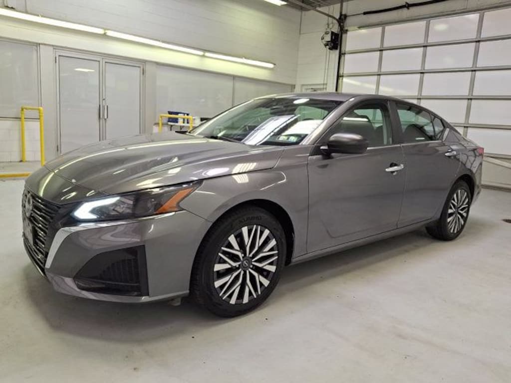 Used 2025 Nissan Altima 2.5 SV Sedan