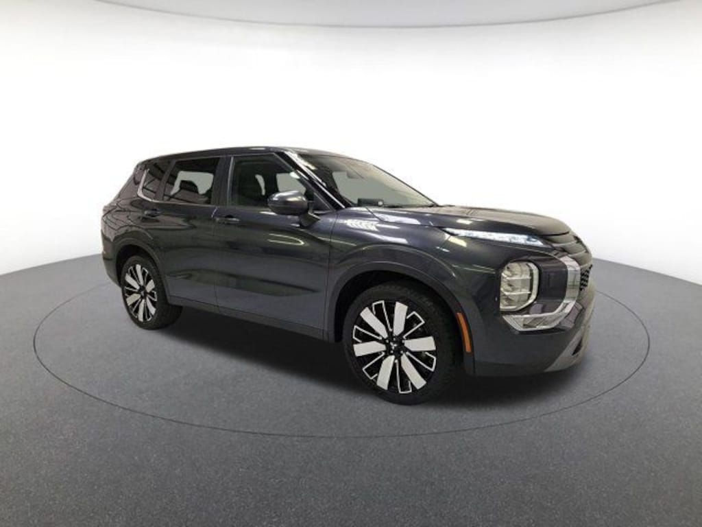 Used 2025 Mitsubishi Outlander SE SUV