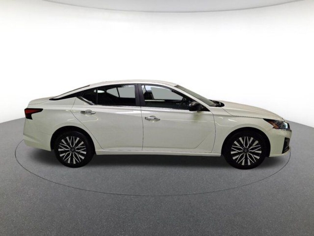 Used 2025 Nissan Altima 2.5 SV Sedan