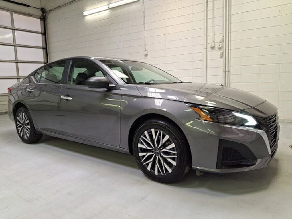 Used 2025 Nissan Altima 2.5 SV Sedan