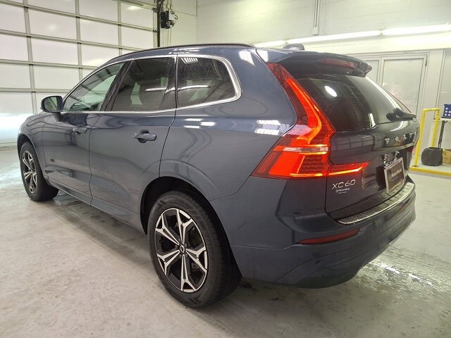 2022 Volvo XC60 B5 Momentum photo 4