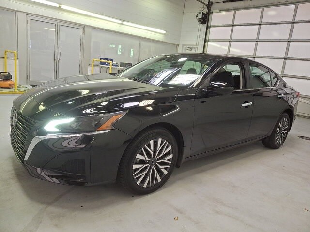 2023 Nissan Altima 2.5 SV photo 2