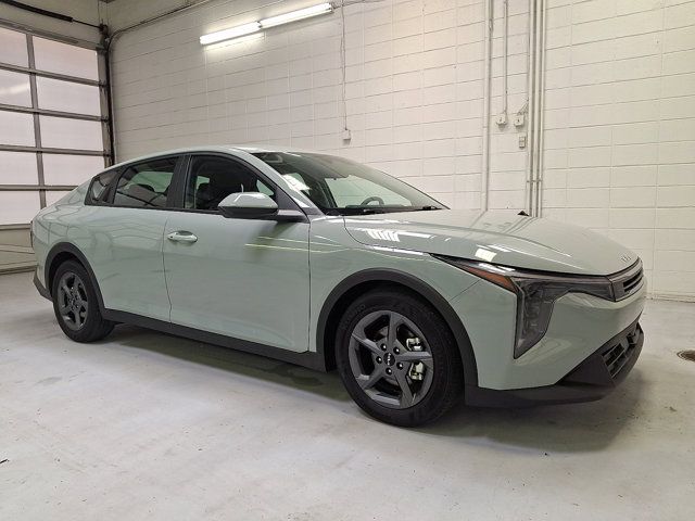 2025 Kia K4 LXS AT's photo
