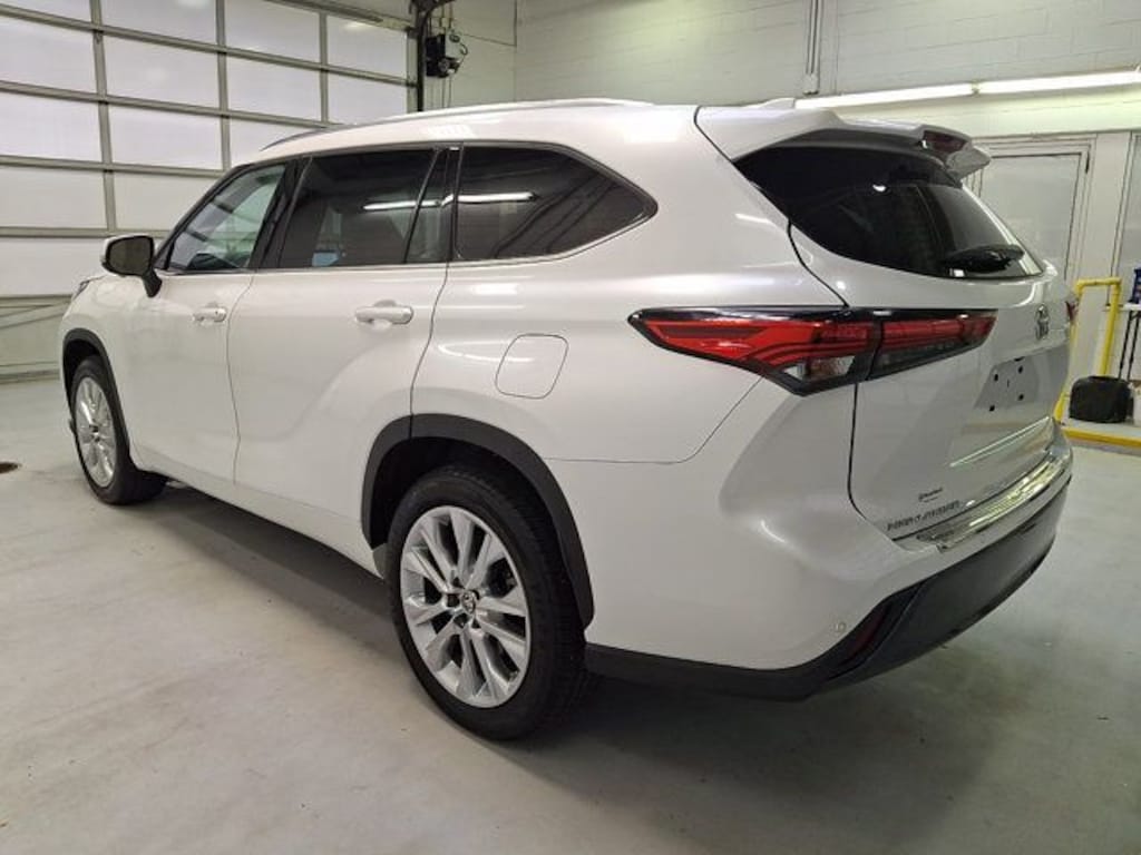 Used 2023 Toyota Highlander Limited SUV