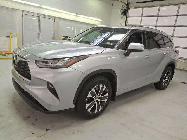 2020 Toyota Highlander XLE photo 2
