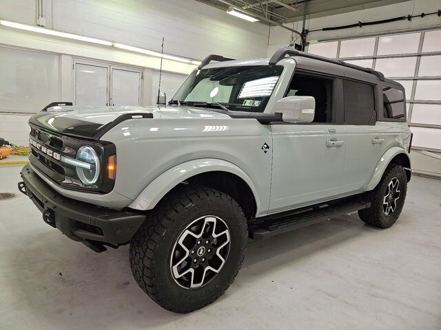 2022 Ford Bronco Outer Banks photo 3