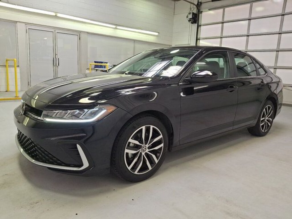 Used 2025 Volkswagen Jetta 1.5T SE Sedan