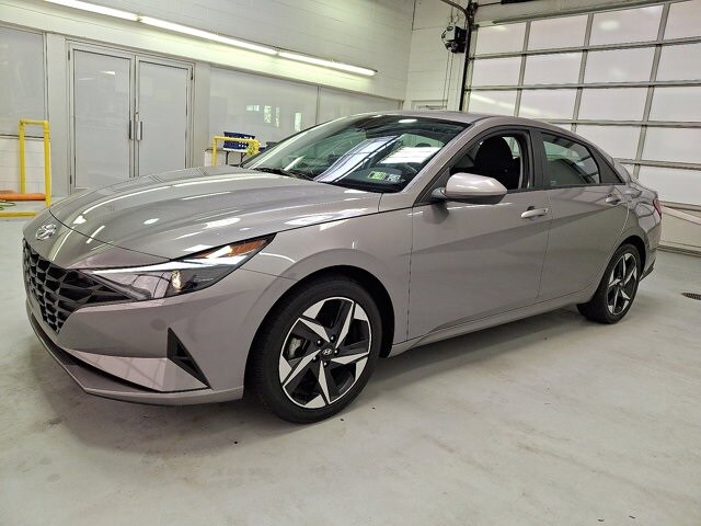 2023 Hyundai Elantra SEL photo 3