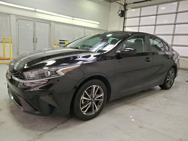 2023 Kia Forte LXS photo 3