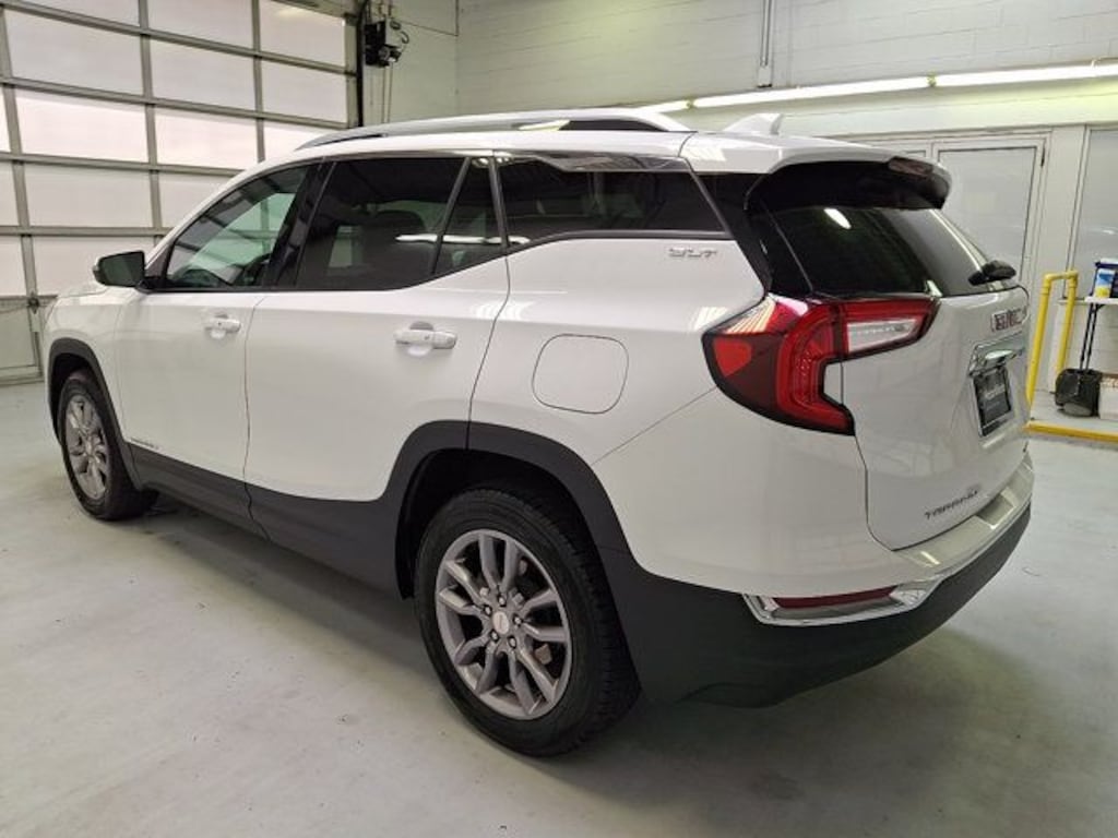 Used 2024 GMC Terrain SLT SUV