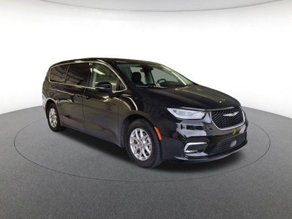 Used 2024 Chrysler Pacifica Touring L Minivan/Van
