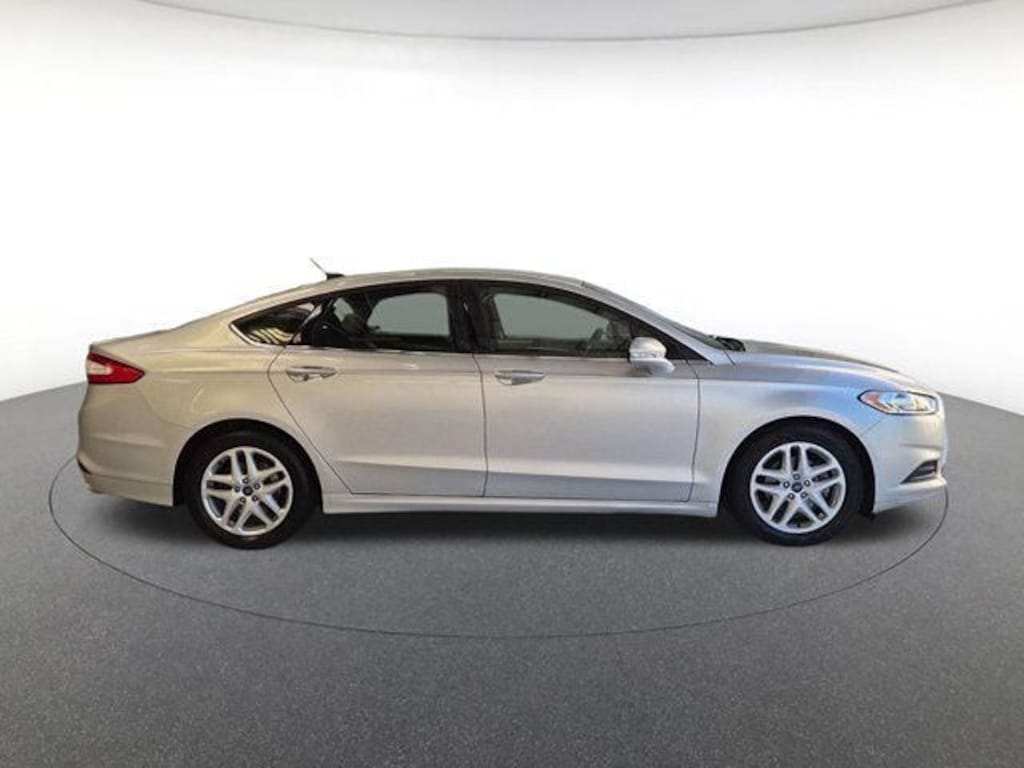 Used 2015 Ford Fusion SE Sedan