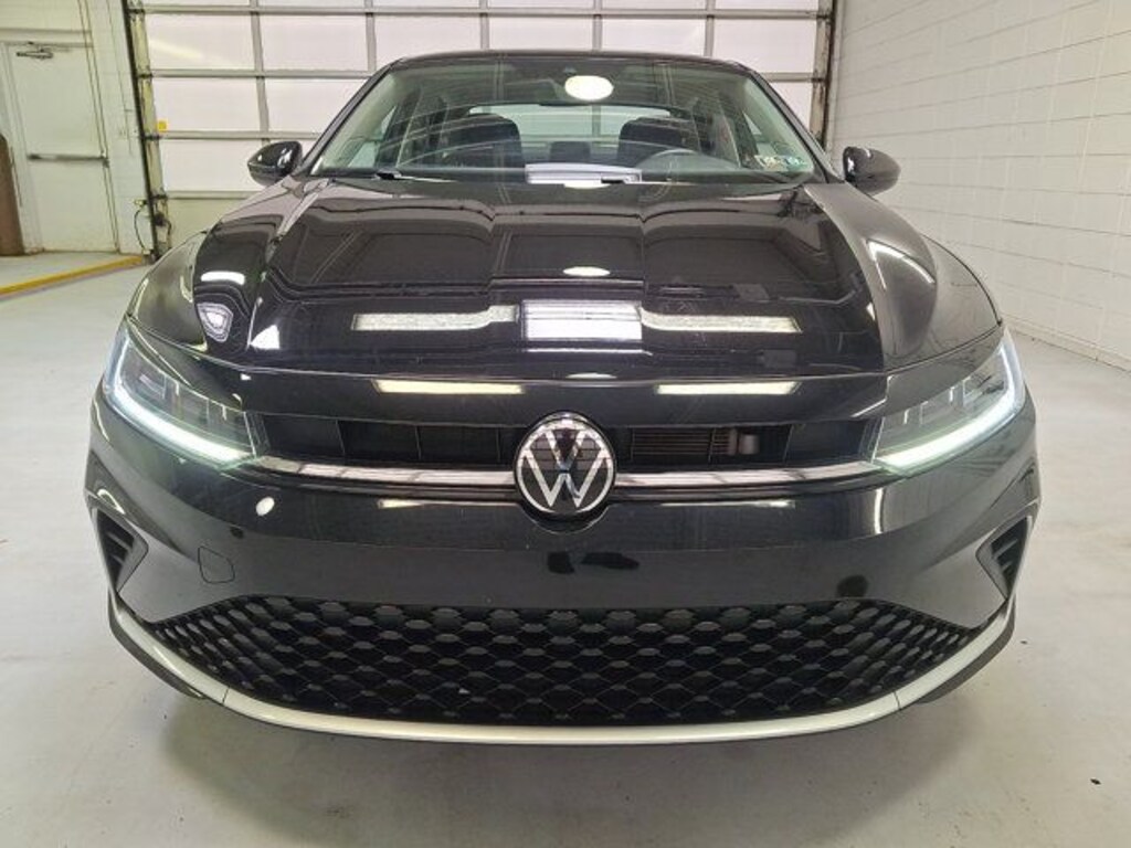 Used 2025 Volkswagen Jetta 1.5T SE Sedan