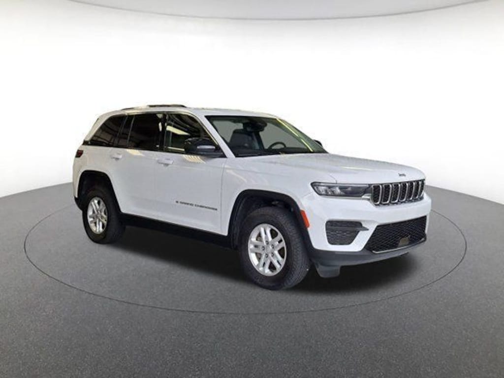 Used 2023 Jeep Grand Cherokee Laredo SUV