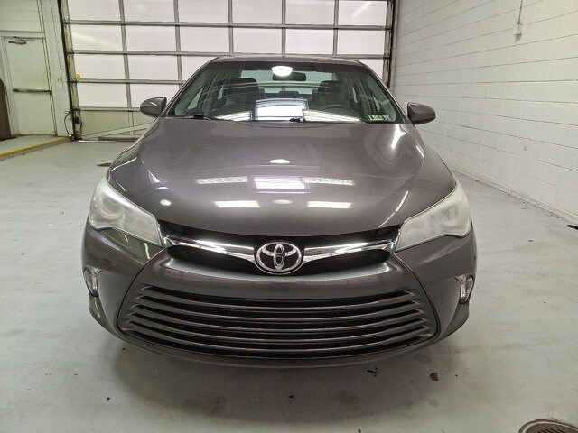 2015 Toyota Camry LE photo 2