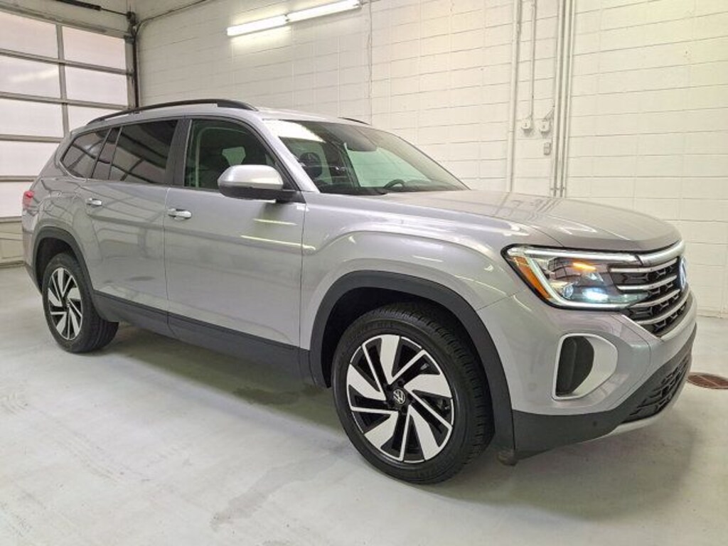 Used 2025 Volkswagen Atlas 2.0T SE w/Technology SUV