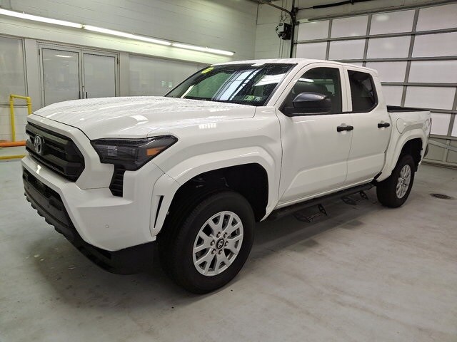 2025 Toyota Tacoma SR Double Cab photo 3