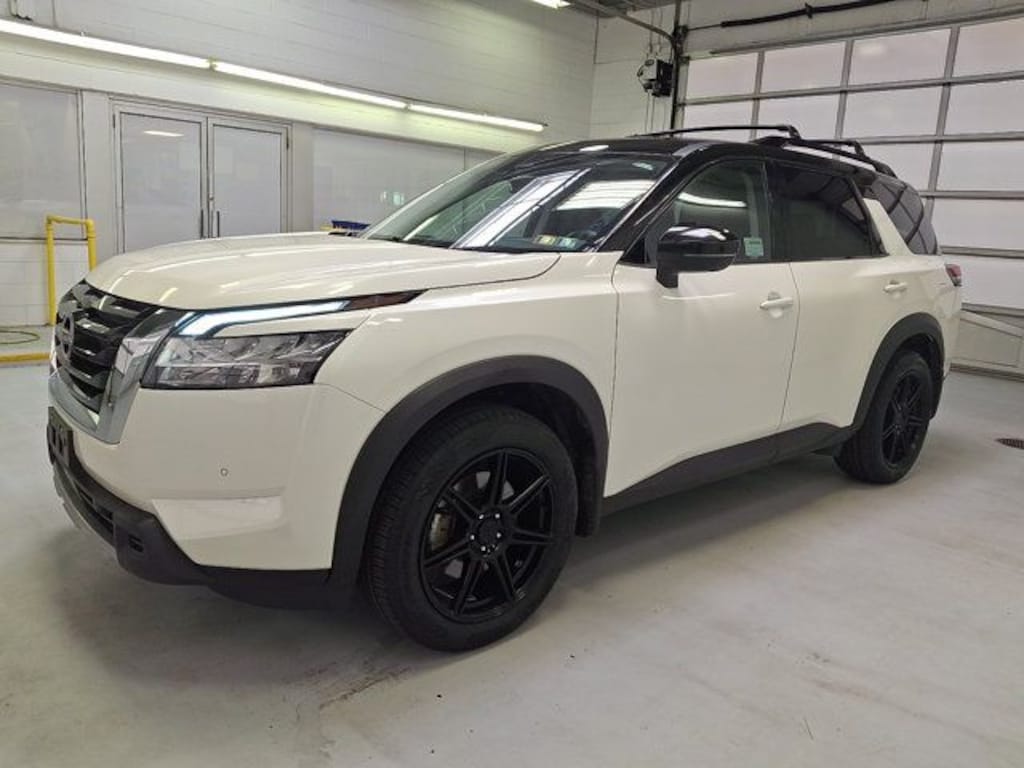 Used 2024 Nissan Pathfinder SL SUV