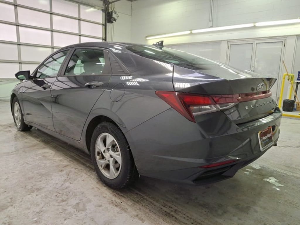 Used 2021 Hyundai Elantra SE Sedan