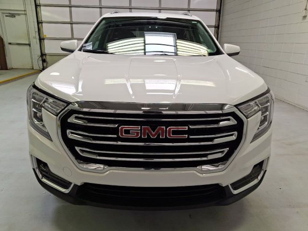 Used 2024 GMC Terrain SLT SUV